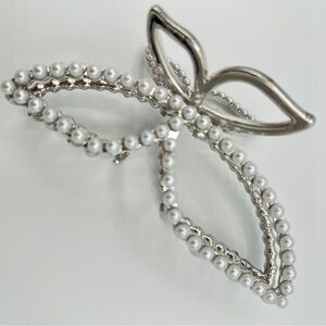 Pearl Trimmed Butterfly Hair Clip